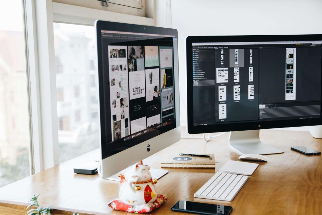 Tendencias de diseño web 2026 en pantalla de computador